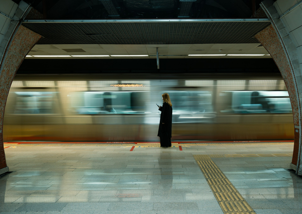 Kicserélték a fényeket a metróban, 84%-kal esett vissza az öngyilkosságok száma Japánban