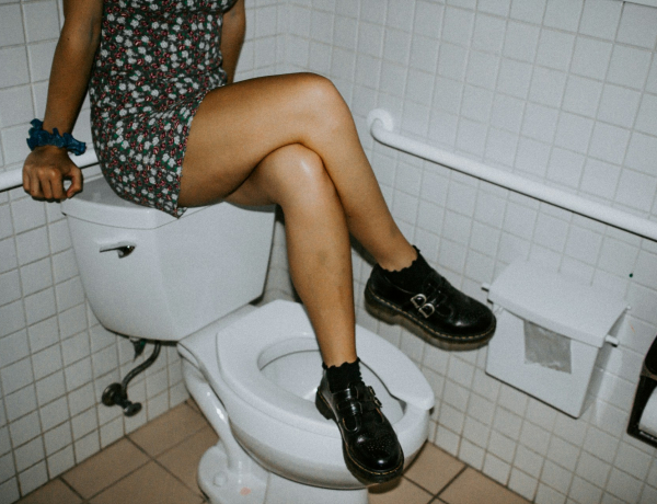 Mit tegyél, ha nyilvános WC-ben ragadsz? Így kezeld a mindennapi váratlan helyzeteket