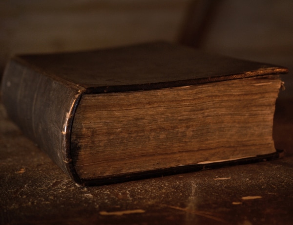 A könyv, aminek a borítója egy hírhedt gyilkos bőréből készült – megdöbbentő történetre derült fény