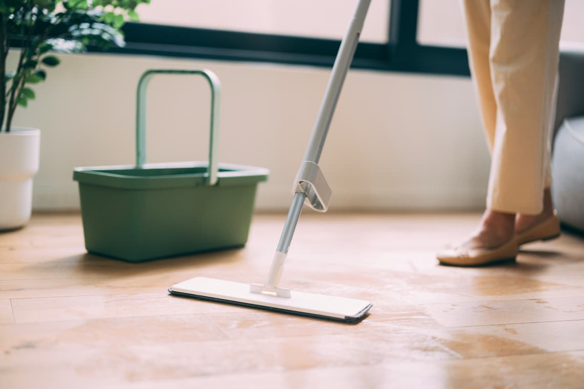 Ezzel SOHA ne mosd fel a laminált padlót. Tisztítási tippek profiktól