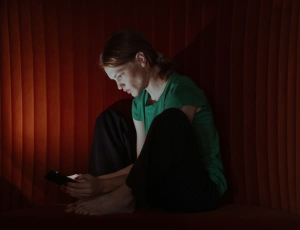 Alkohol, telefon, pornó: Mit gondolsz, a társadalom hány százaléka van ráfüggve ezekre?