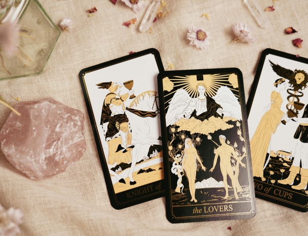 Szerelmi Tarot: Mit jósol a szívednek júniusra?