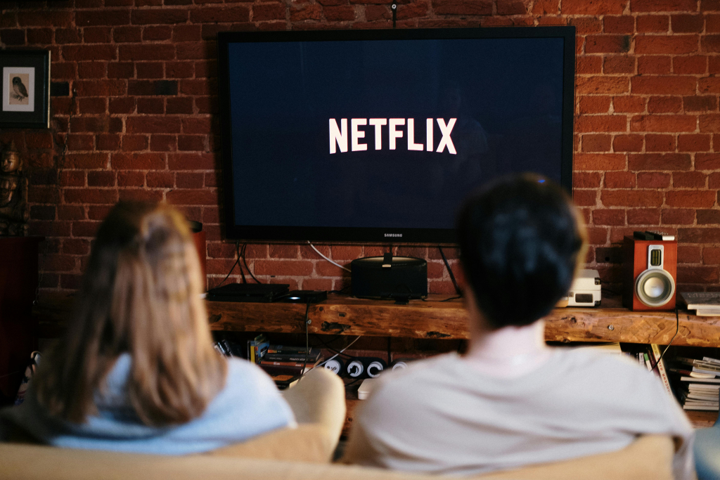 10 Netflix-sorozat, amit idén nyáron mindenki néz – ne maradj le róluk!