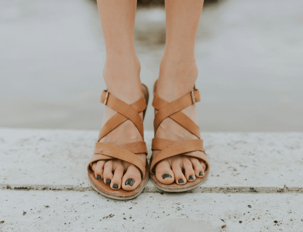 A cowboy csizma helyett a country szandálok jönnek nyárra