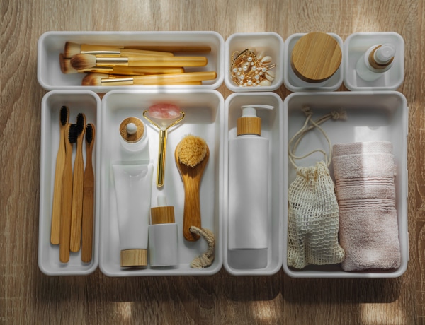 Így rendszerezd a fürdőszoba szekrényt, hogy végre jó érzés legyen nyitogatni