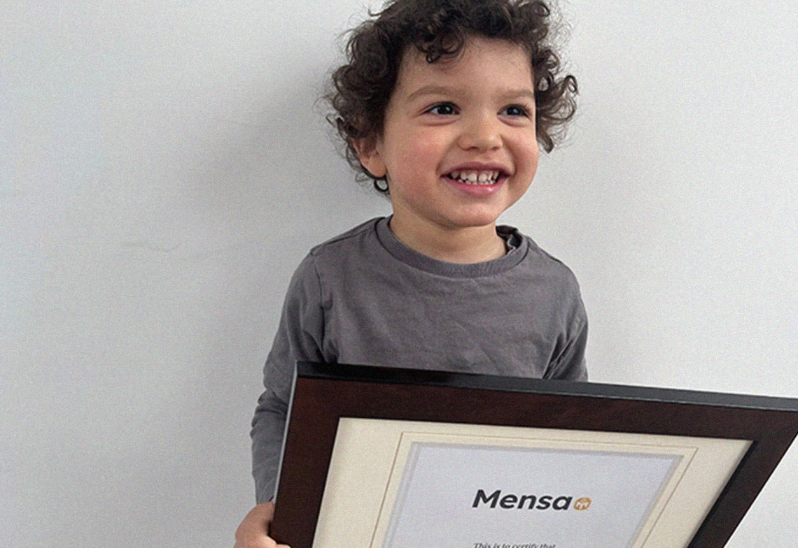 2 éves és már könyveket olvas: a világ legfiatalabb zsenije