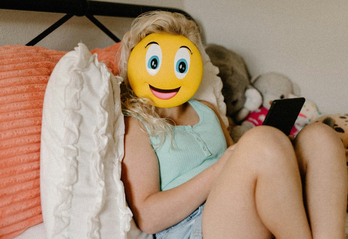 Van értelme kitakarni a gyerek arcát egy emojival?