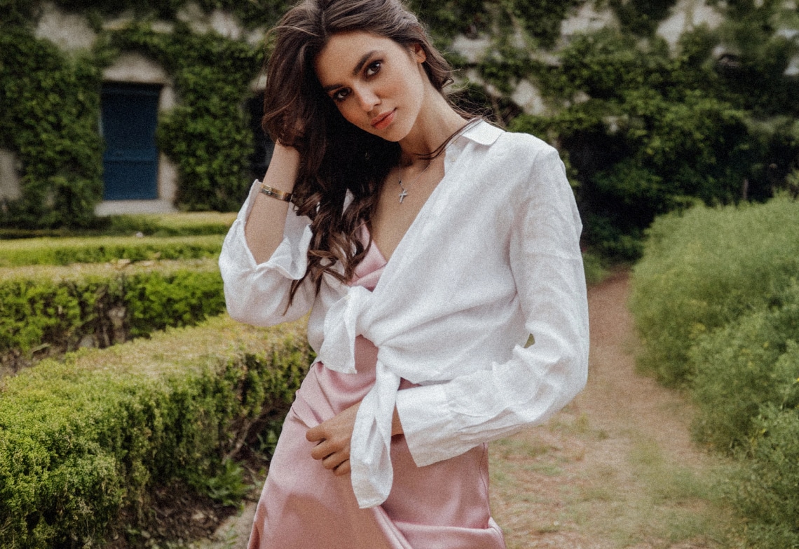 A fehér blúz nyáron is menő: így viseld az ikonikus klasszikust
