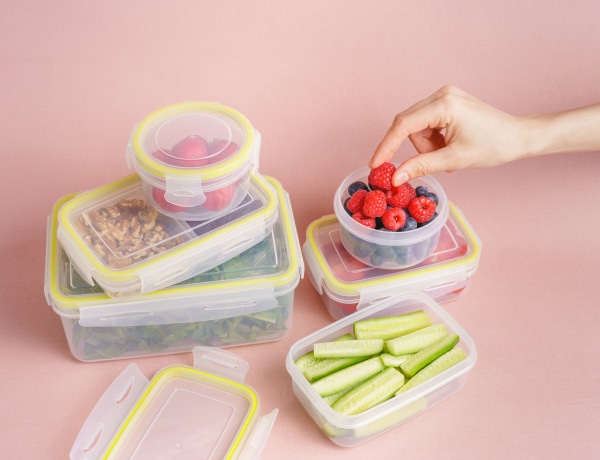 10 étel, amit SOHA ne tárolj műanyag dobozban