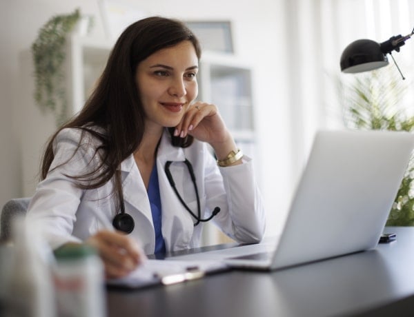 „Soha nem vennék a gyerekeimnek trambulint” Orvosok, mit ajánlotok és mit nem?