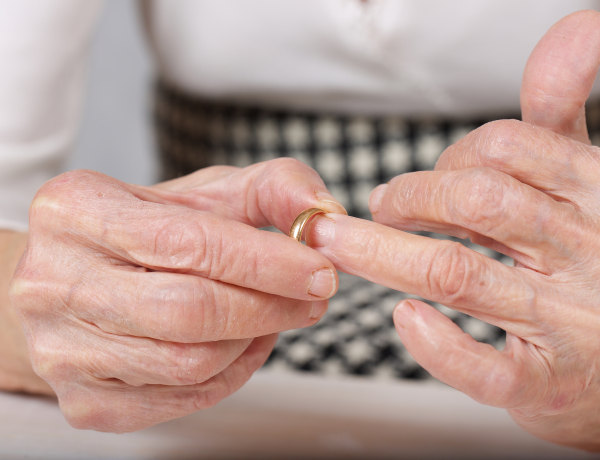 A 73 éves mamám válik a 77 éves nagyapámtól. Miért lép ki valaki a házasságból 70 felett?