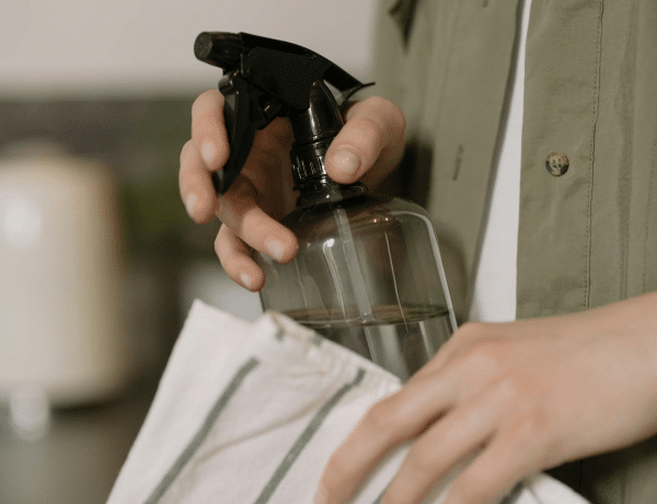 5 háztartási eszköz, amit soha nem szabadna vízzel tisztítanod