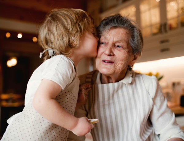 „Az unokáim csak a telefont nyomkodják” – Nagyszülők vallomásai
