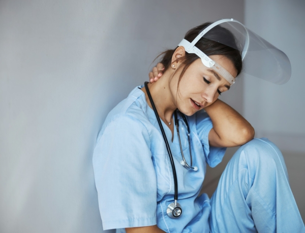 „Az ebédszünetem a hullaházban töltöm” Orvosok, mi a legjobb tanácsotok a kollégáknak?