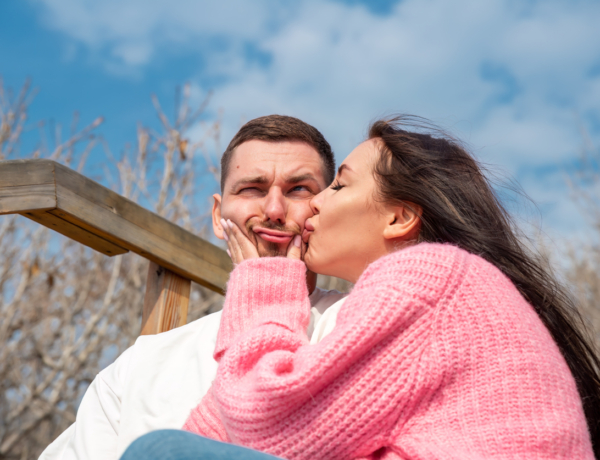 „Minél bújósabb, annál sértődékenyebb” – Férfiak véleménye a női gyengédségről