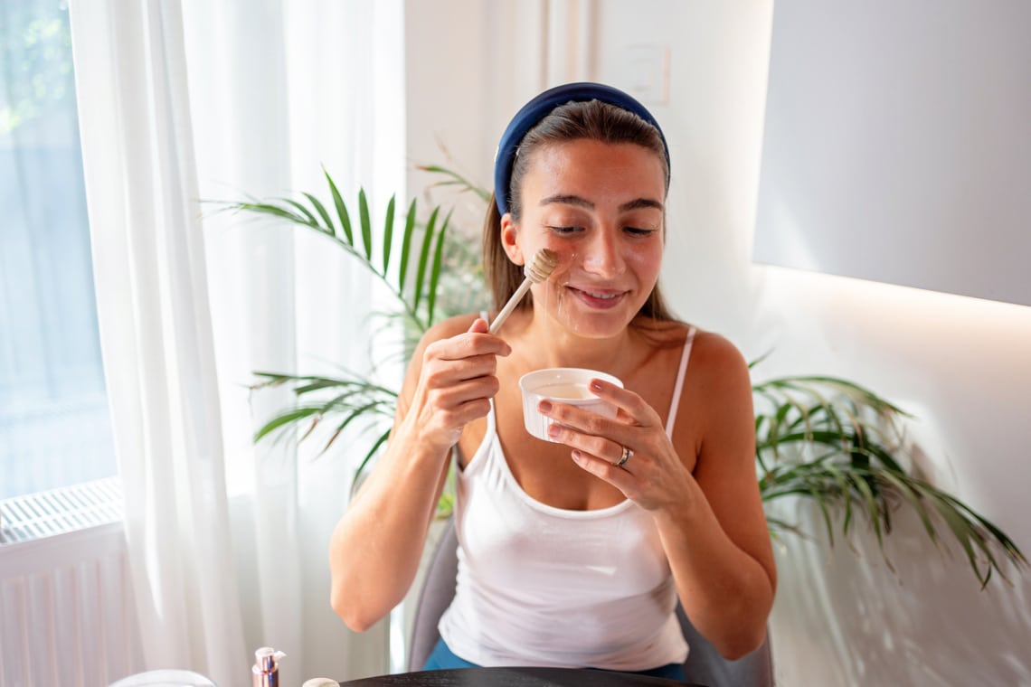 Ez a 3 perces zöldteás arcpakolás az érett bőrt azonnal üde, fiatallá teszi