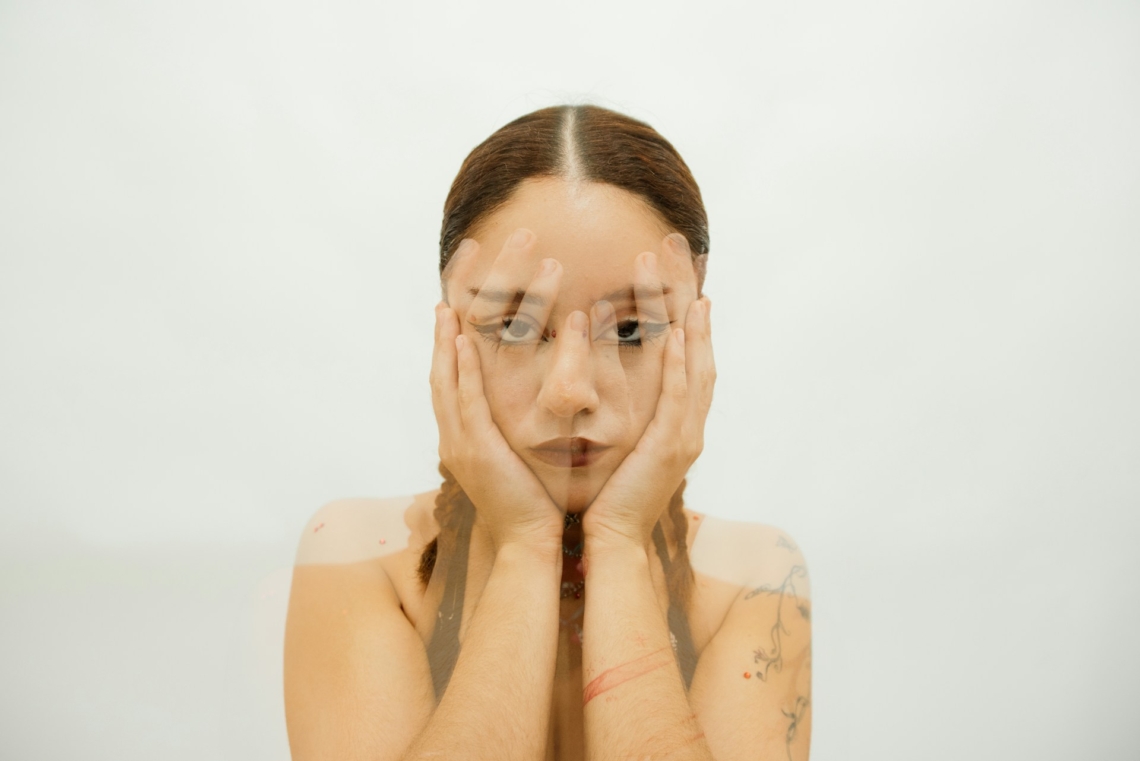 „Nem bírom, amikor üdvözléskor puszilkodunk” – Milyen hétköznapi dolgot utálsz a legjobban?