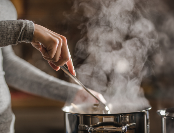 Ezért ne öntsd soha a forró vizet a konyhai mosogatóba