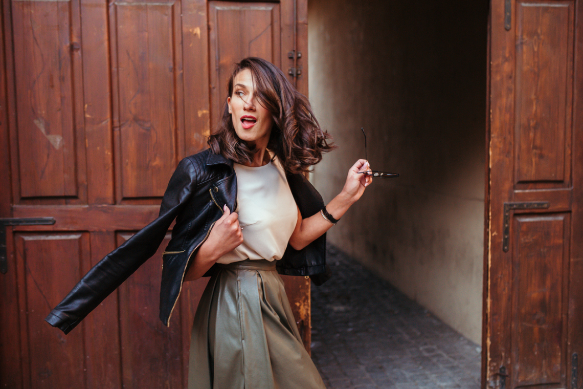 A „csendes luxus” után itt az új trend: az intuitív öltözködés