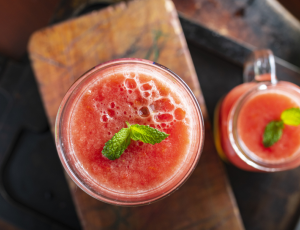 Miért ízlik jobban a paradicsomlé a repülőgépen?