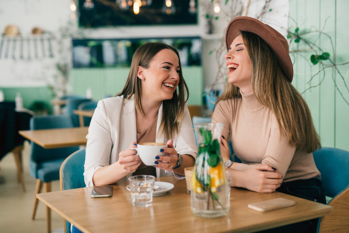 Ennyi éves korunkban szakadnak meg a barátságaink – lehet (vagy kell) tenni ellene?