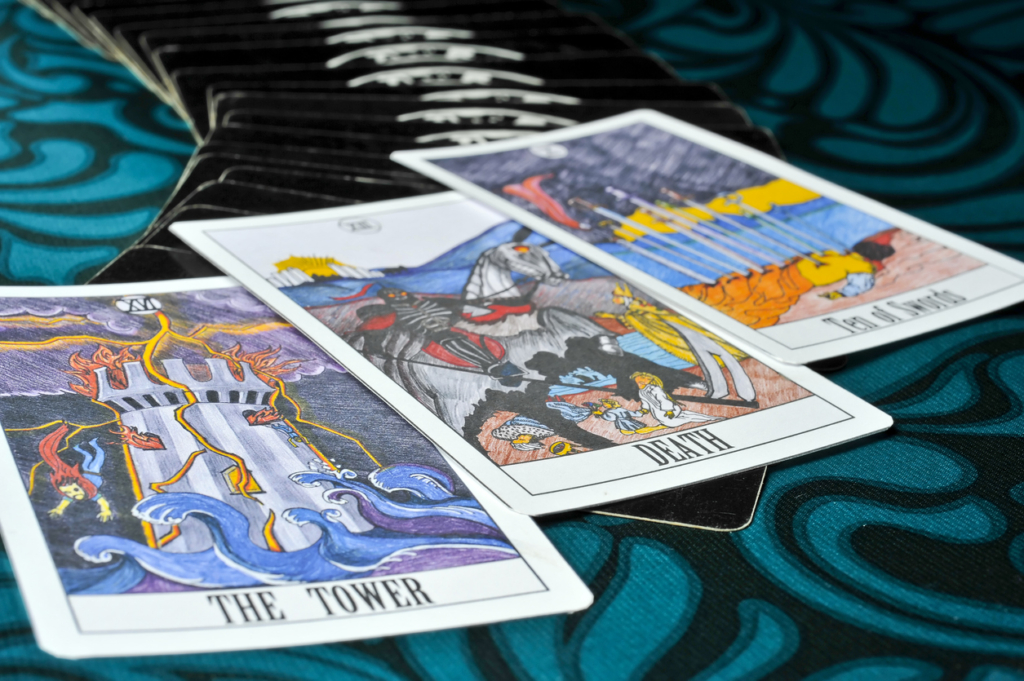 Melyik tarot lap jellemzi most az életedet, csillagjegyed szerint?