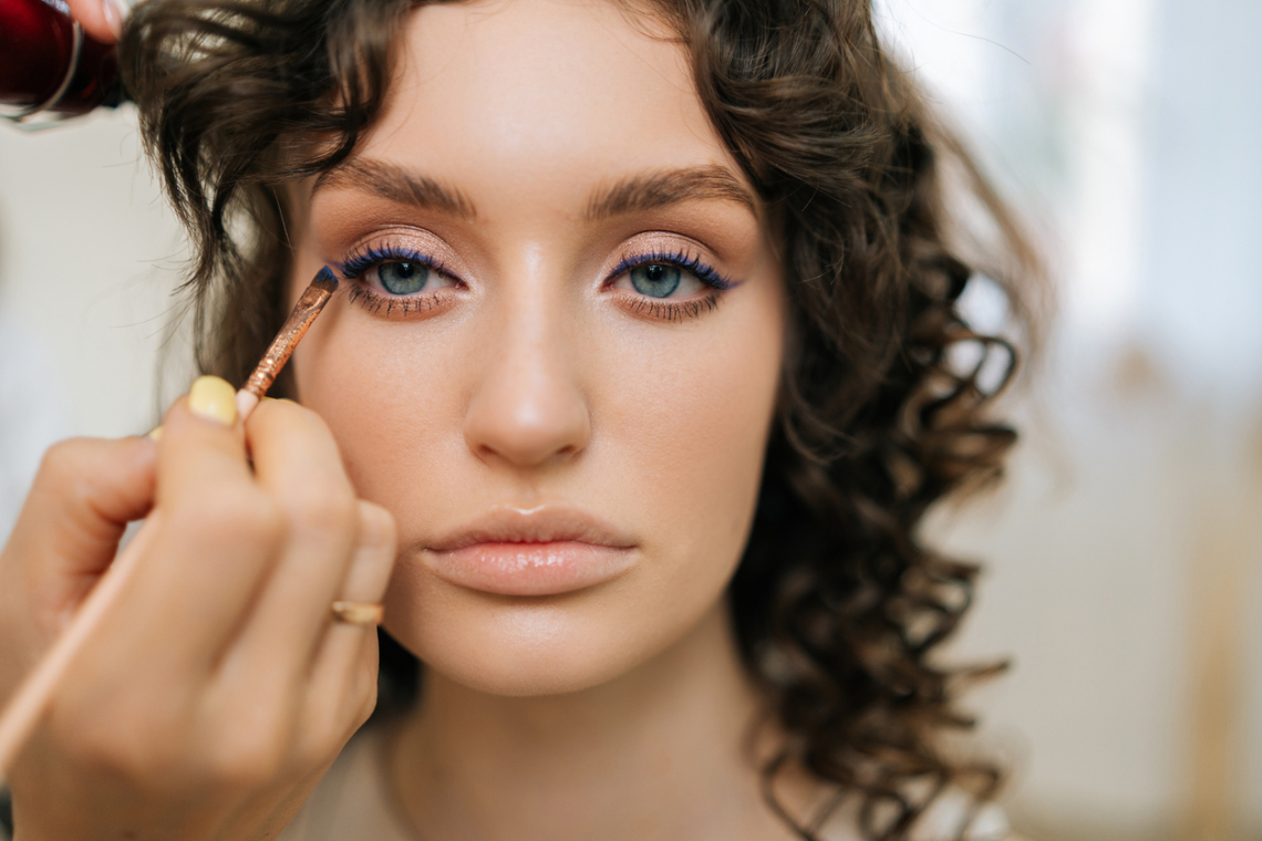 Döbbenetes: a napi sminkelés 10 év alatt ennyit öregíthet