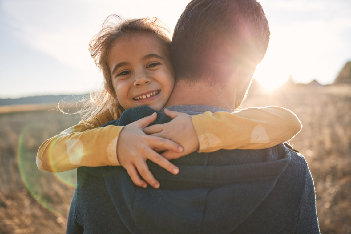 Így hat ránk, ha az apánk nem mutatja ki a szeretetét gyerekkorunkban