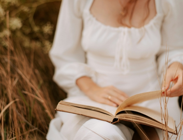 Ezeket a könyveket olvastam nyáron. Segítettek meglátni, mi van a felszín alatt