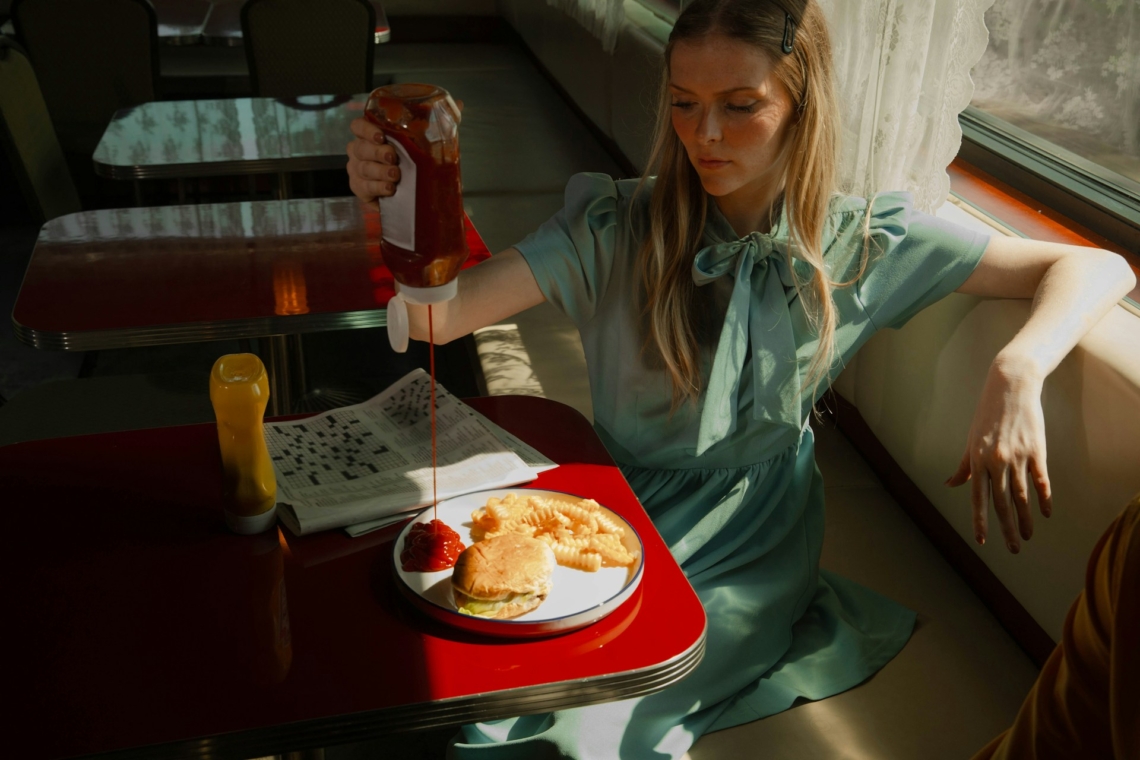 „Bűnnek érzem, ha pihenek, mert az nem fogyaszt” – Történetek nőktől, akiket tönkretesz a fogyni akarás