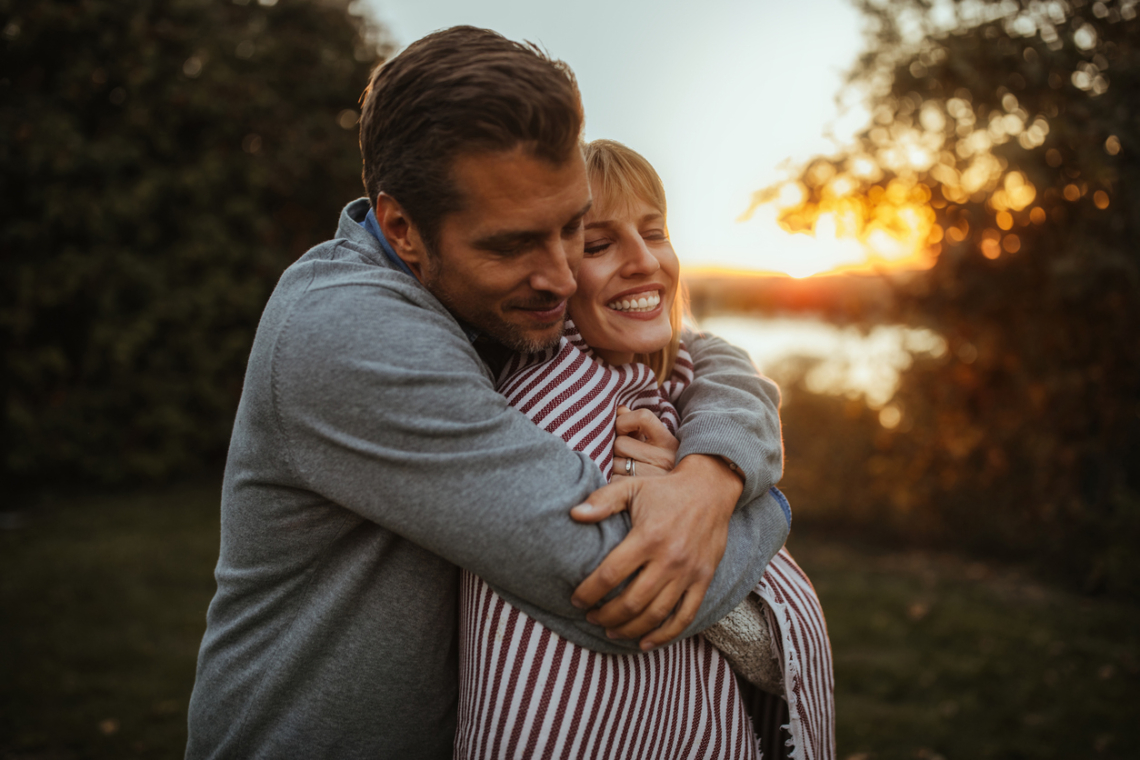 A tökéletes ölelés titka: ennyi ideig kell tartania a tudomány szerint