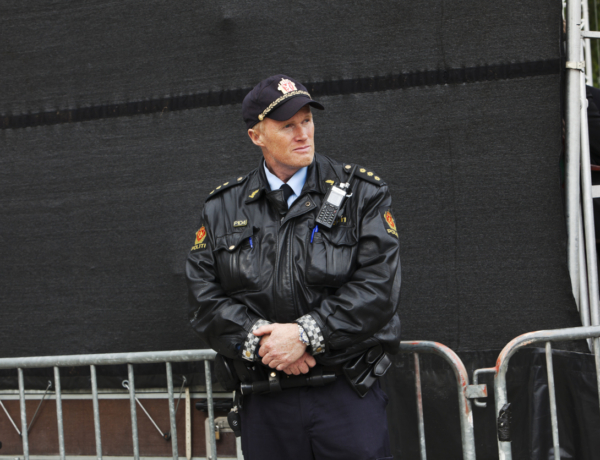 Norvégia koronahercegnőjének fiát szörnyű tettekkel vádolják – ez várhat rá