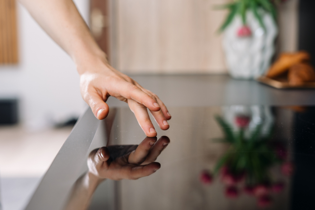 Így lesz makulátlan az indukciós főzőlap – lépésről lépésre!