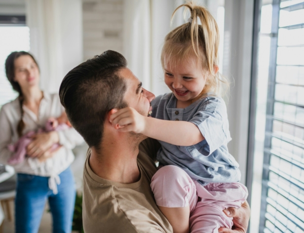 „A férjem nem akarja, hogy az egész személyisége az apaság legyen.” – Amikor csak a nő akar még egy gyereket