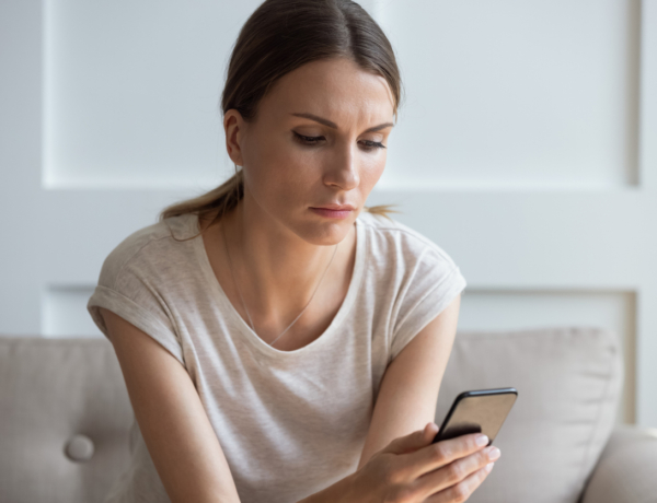 Az irigység tudományos háttere: miért fájhat szó szerint?