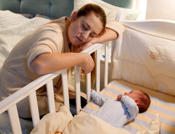 Minden szülő rémálma. Így pihenheted ki magad akkor is, ha az újszülötted sűrűn ébred