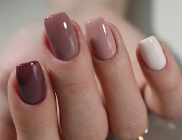 A mályva manikűr télen is hódít és minden bőrtónuson szuperül mutat