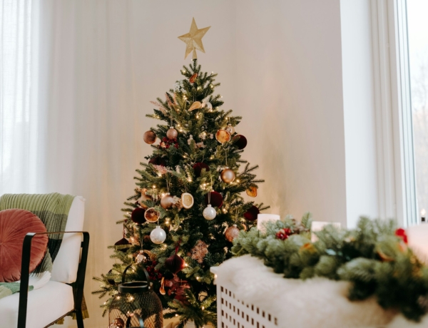 8 dekorációs hack, amit a lakberendezők az advent 4 hetében mindig bevetnek