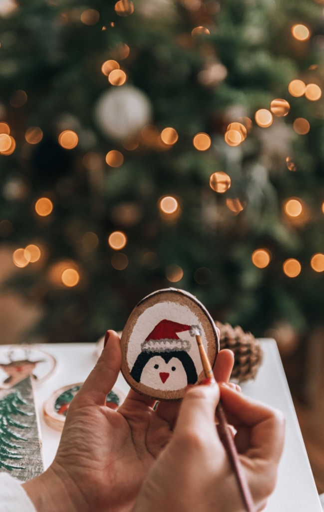 Kézzel festett karácsonyfa dísz