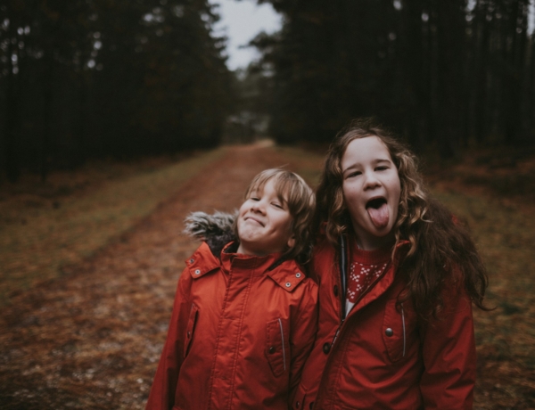 „Szépen kikötöttem a barackfához és bementem tévézni” – Testvéri csínyek, amikre a mai napig emlékszünk