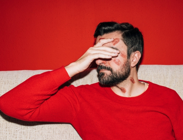 „Hét éve a feleségem és meg akarom csalni” – Férfiak vallomásai a hűtlenségről