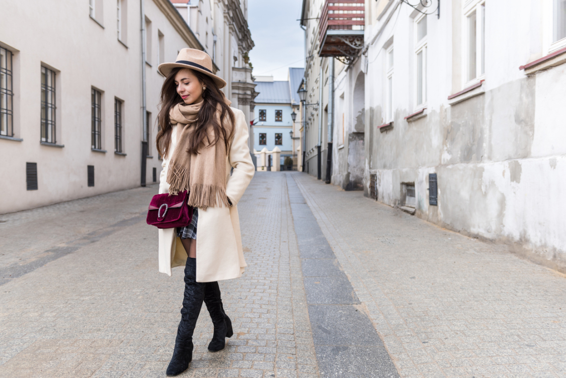 Szoknya télen: így csináld, hogy egyszerre legyen meleg és gyönyörű a szetted