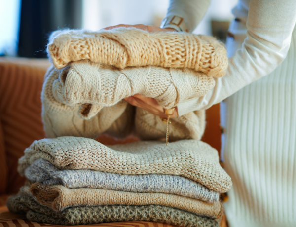 Így keltsd új életre a kibolyhosodott pulóvert, hogy még egy szezonban hordhasd