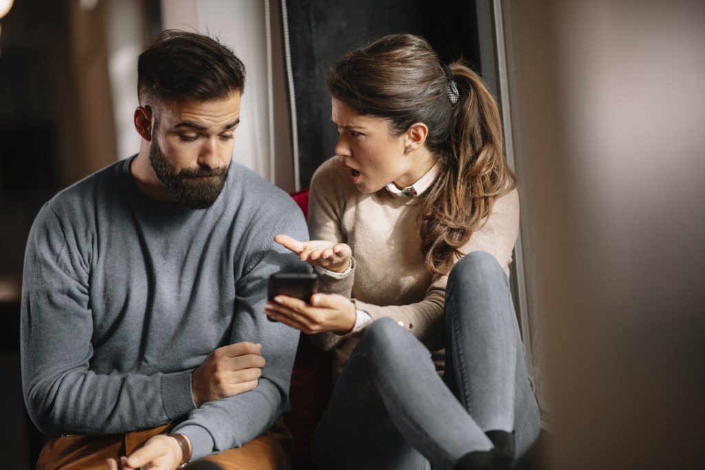 Nincs mit titkolnom, mégsem hagynám sose a páromnak, hogy átnézze a telefonomat