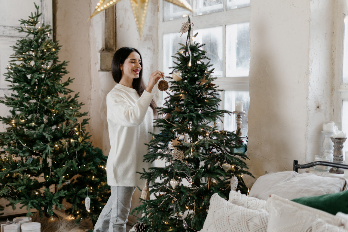 10 év tapasztalata: hogyan válassz műfenyőt, amit nem bánsz meg