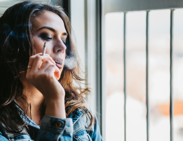 Nem csak a passzívan szívott füst a gond: így hat még az unokáidra is, ha dohányzol