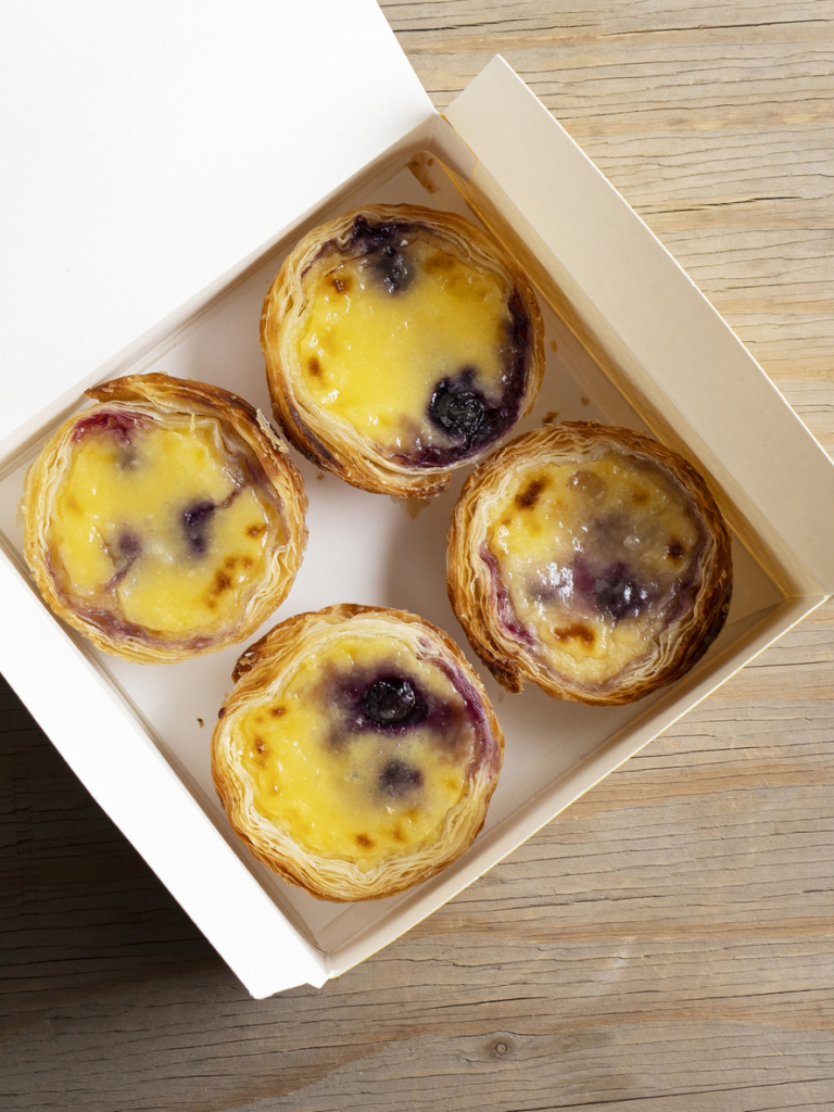 Puddings de Noël dans une boîte