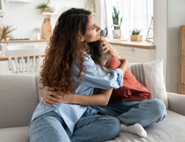 Testsúly, bőrápolás, párkapcsolatok: így beszélek róluk a lányommal, hogy az egészségről, és ne a szégyenről szóljanak