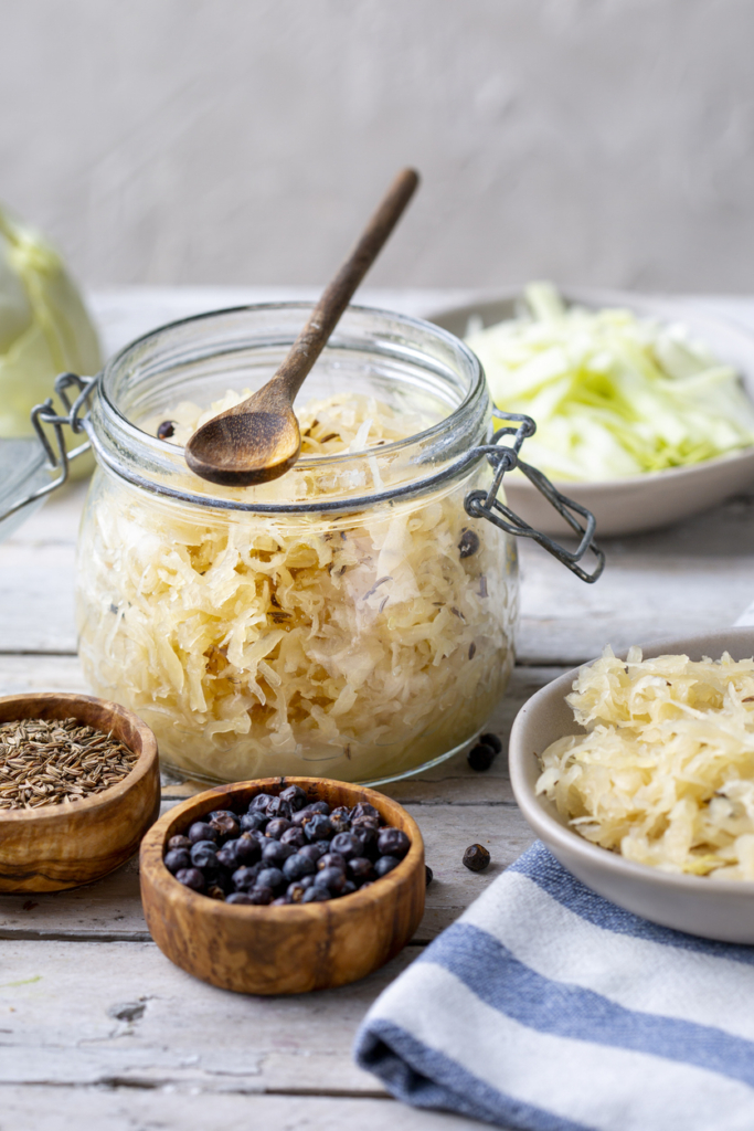 Savanyú káposzta egy kis üvegcsében