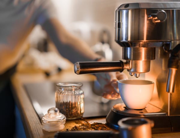 Karácsonyi ajándékötletek kávérajongóknak öt árkategóriában